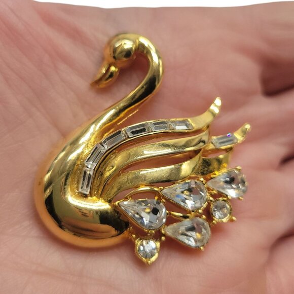 Vtg Swan Rhinestone Brooch Pin Gold Tone Crystal Details & Elegant Design - Picture 9 of 10